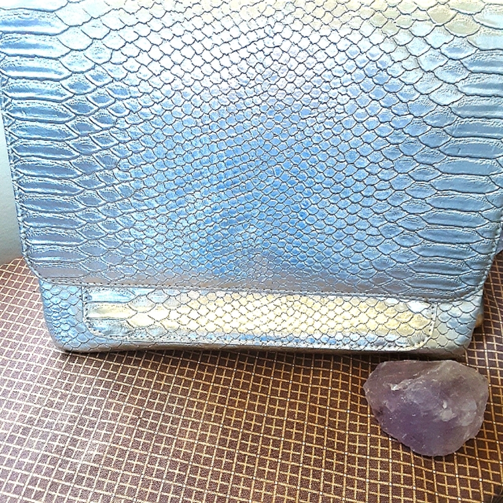 Silver clutch handbag in faux leather snake. NWT..